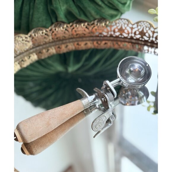 Vintage Benedict Indestructo Ice Cream Scoop w/ Hard Wood Handle Used Scooper - Picture 1 of 9